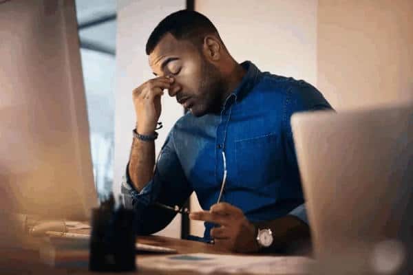 Hoe werkstress en cortisol bijdragen aan buikvet